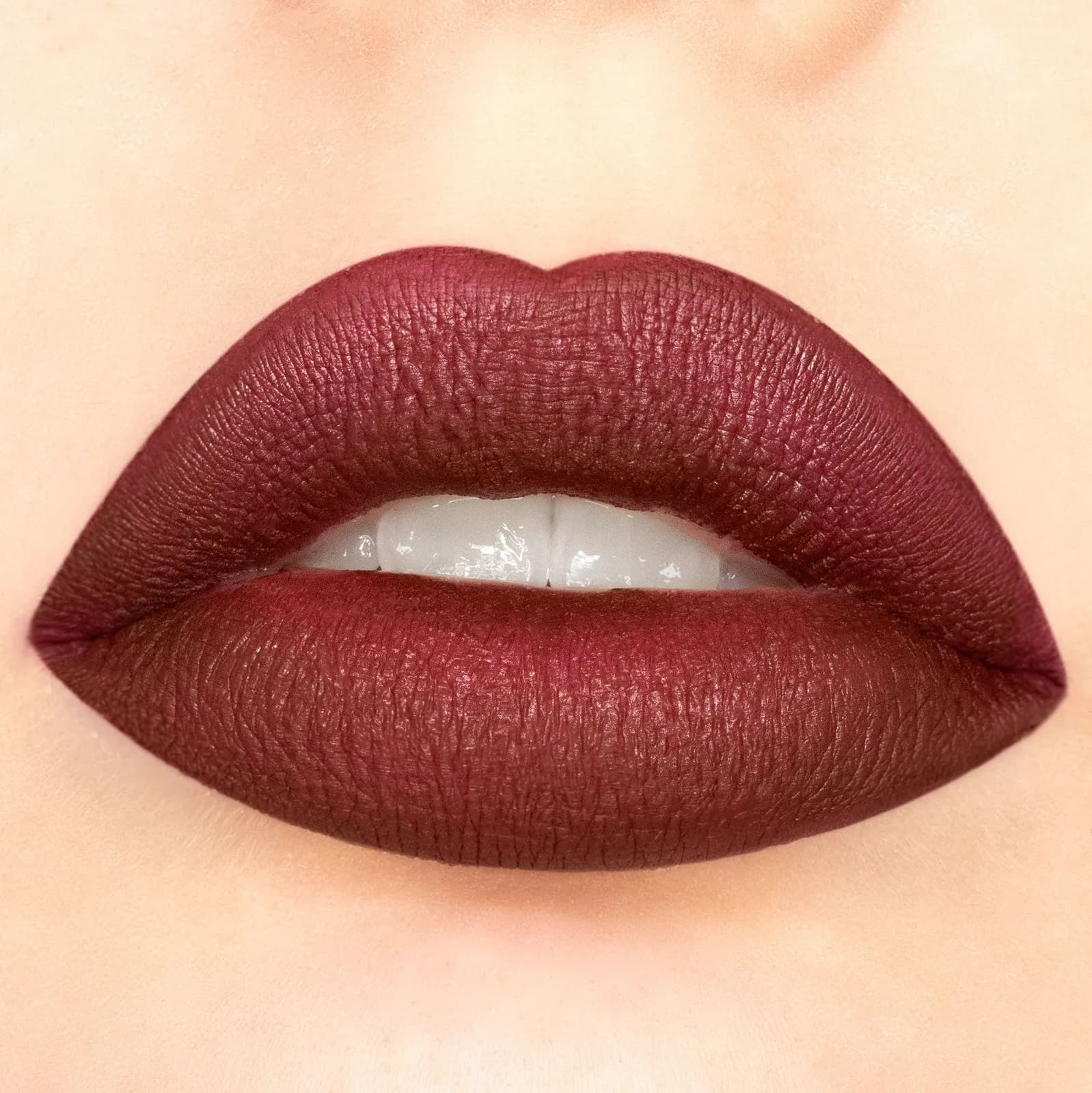 Black Cherry - Velvety Kiss Matte Liquid Lipstick - foto 2