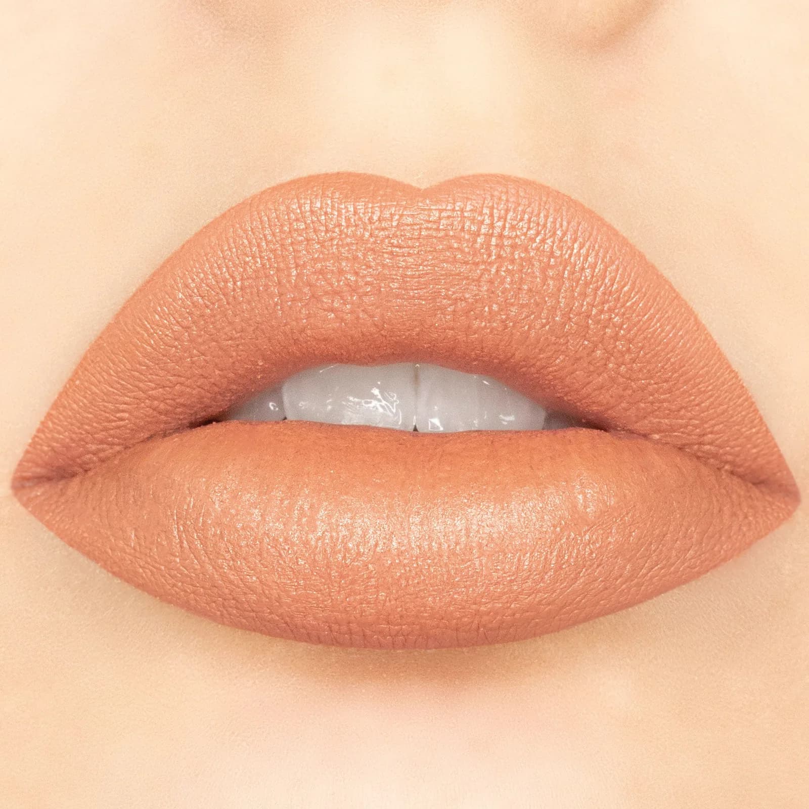 Golden Beige - Velvety Kiss Matte Liquid Lipstick - foto 2