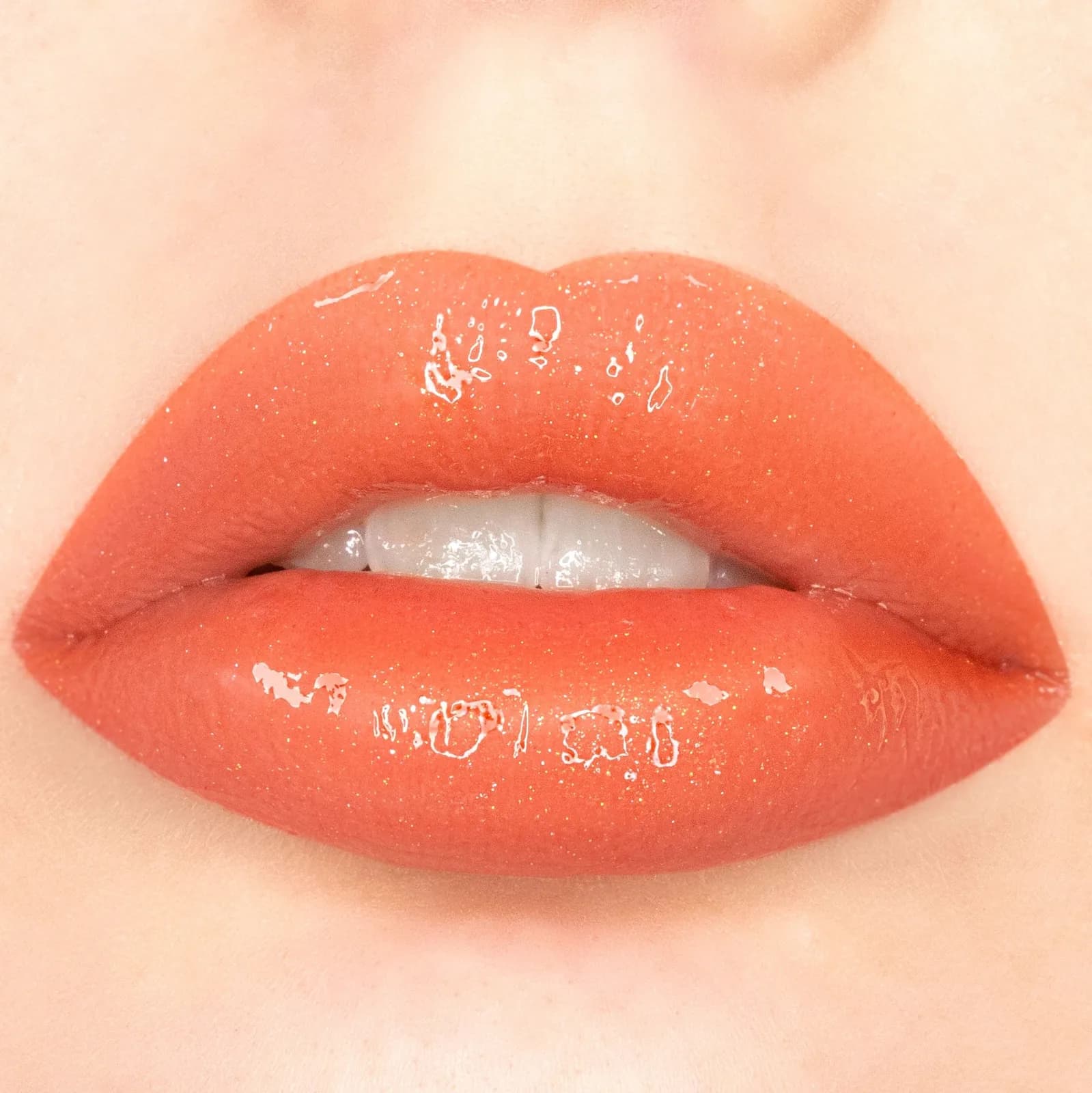 Tan Orange - Sleeky Kiss Plumping Lip Gloss - foto 2